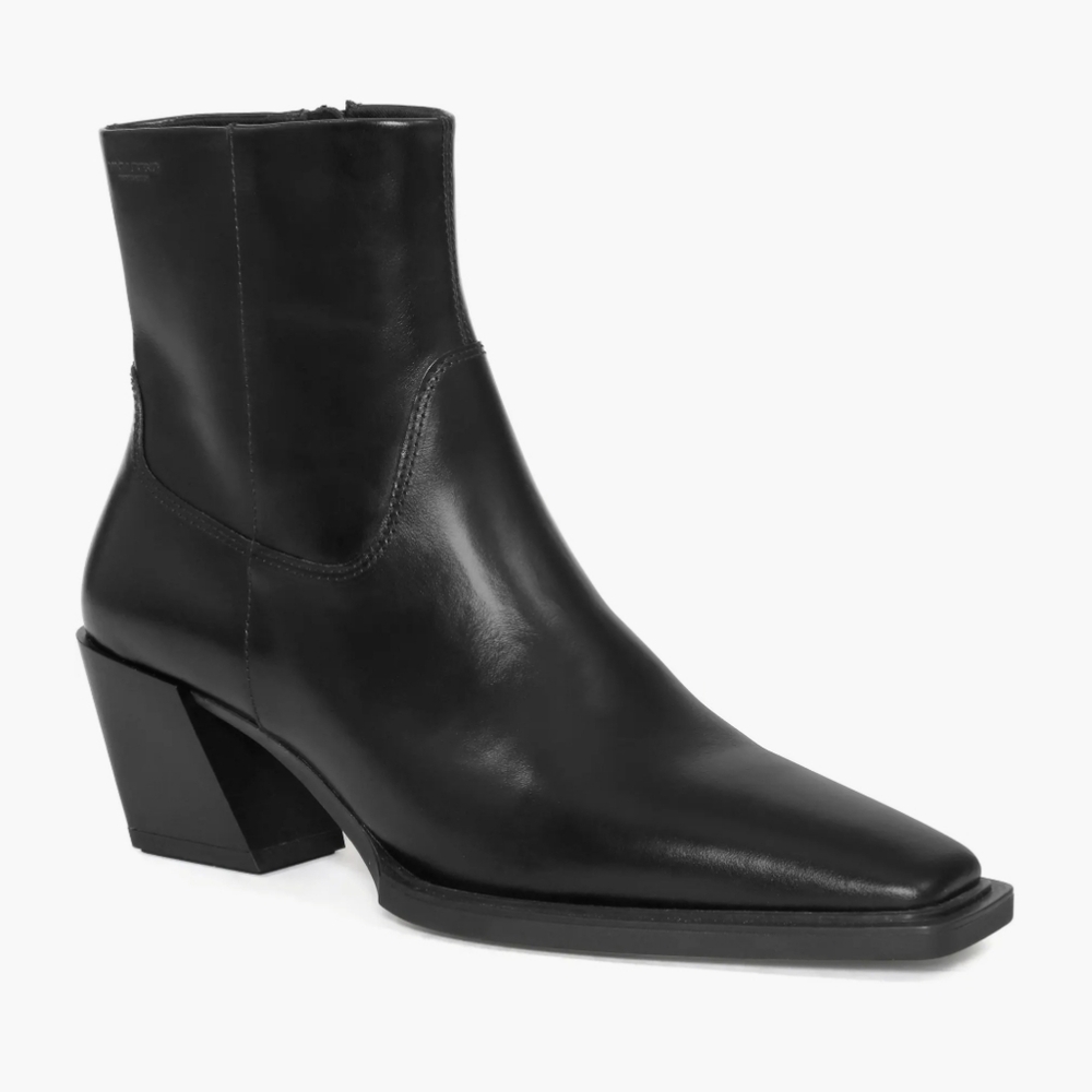 Vagabond Black Leather Pointed Toe Ankle Boots